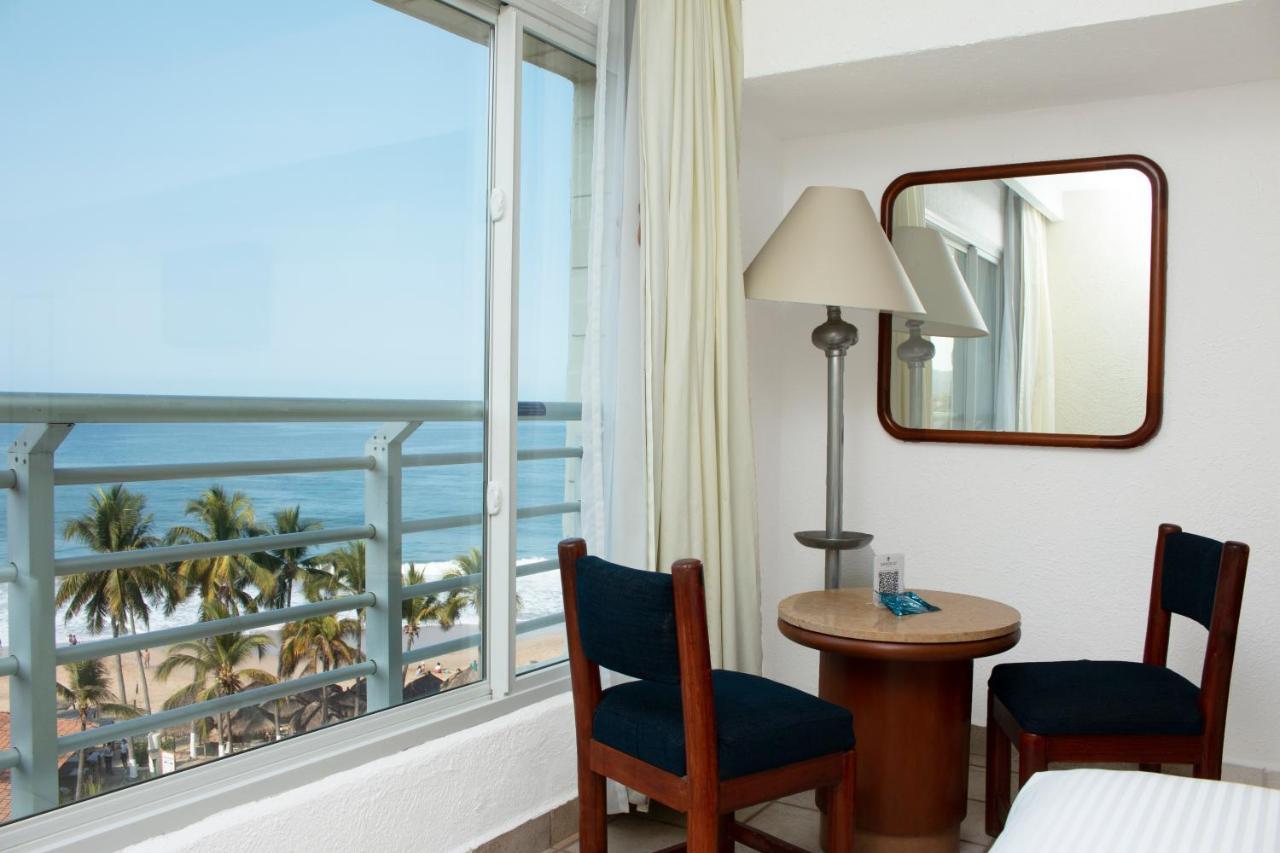 Hotel Emporio Ixtapa à Ixtapa  Extérieur photo A room at the hotel
