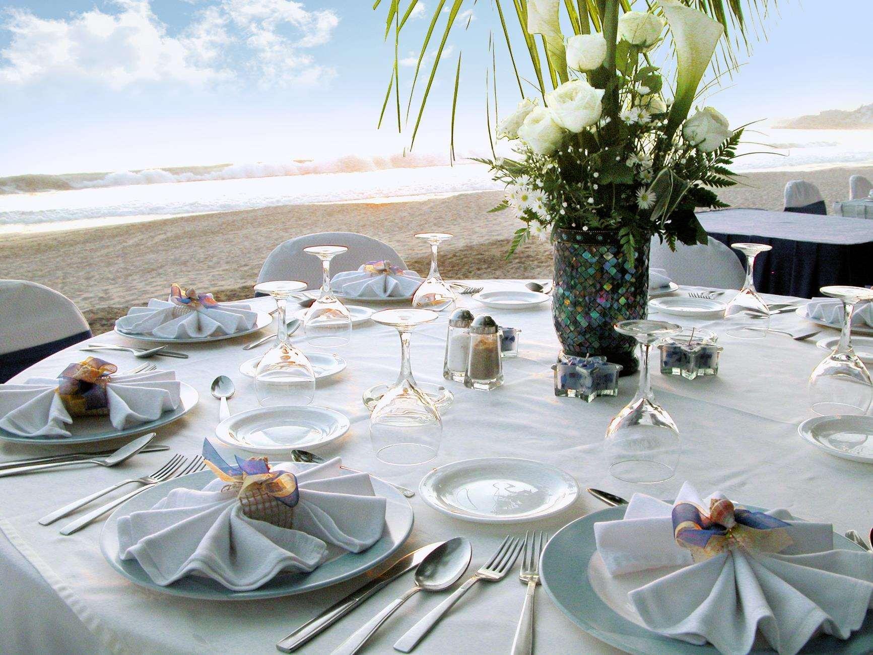 Hotel Emporio Ixtapa à Ixtapa  Extérieur photo A table set for a wedding reception