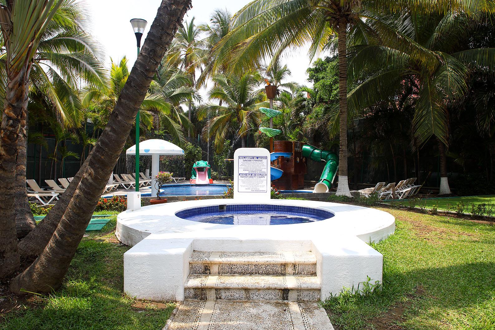 Hotel Emporio Ixtapa à Ixtapa  Extérieur photo Fountain at the hotel