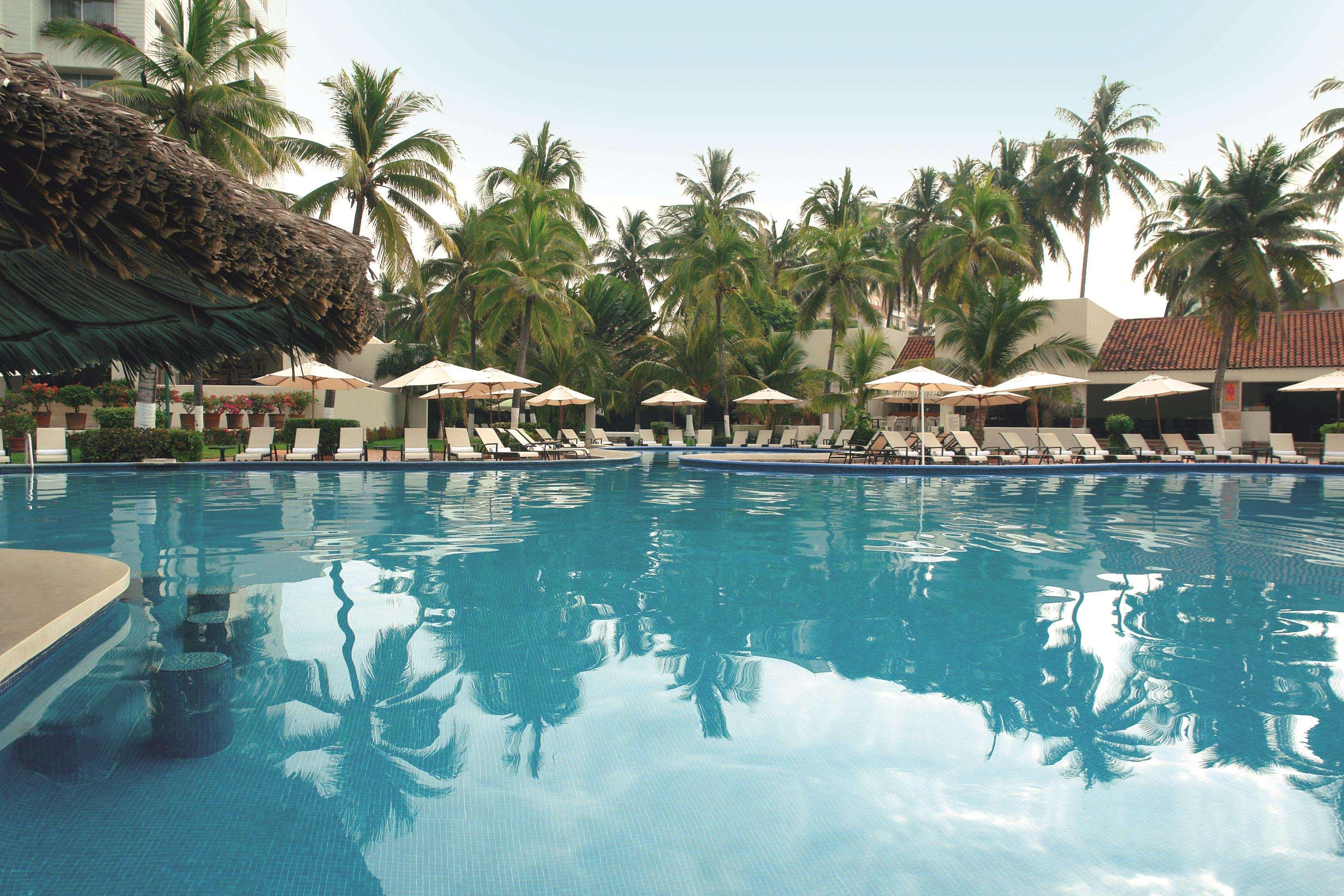 Hotel Emporio Ixtapa à Ixtapa  Extérieur photo The pool at the Royal Palm Beach Hotel